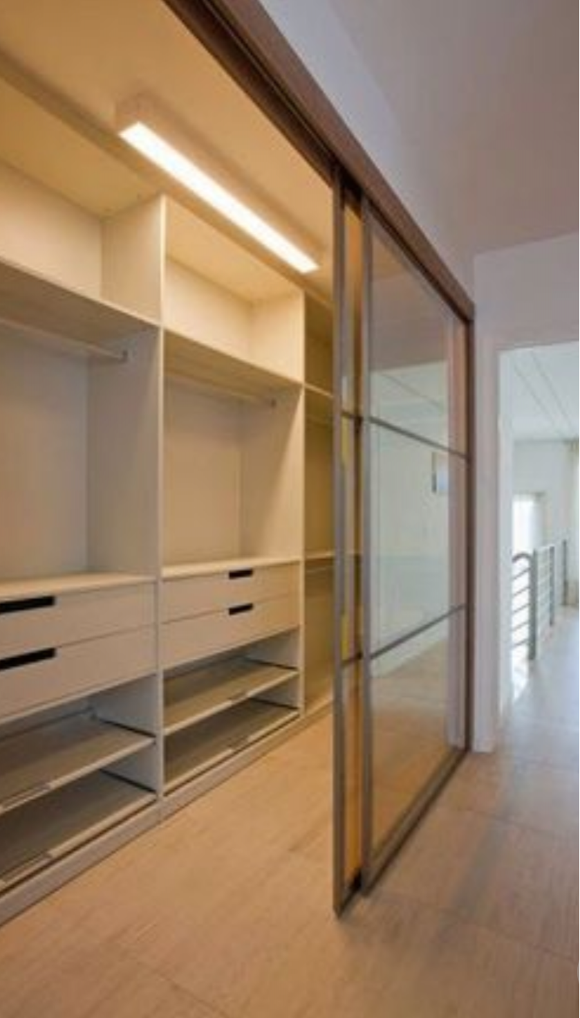 Линейная гардеробная комната с дверями купе Кызылорда