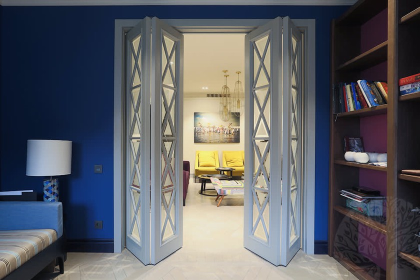 Двери гармошка  для гостиной со стеклами с разделителями Кызылорда
