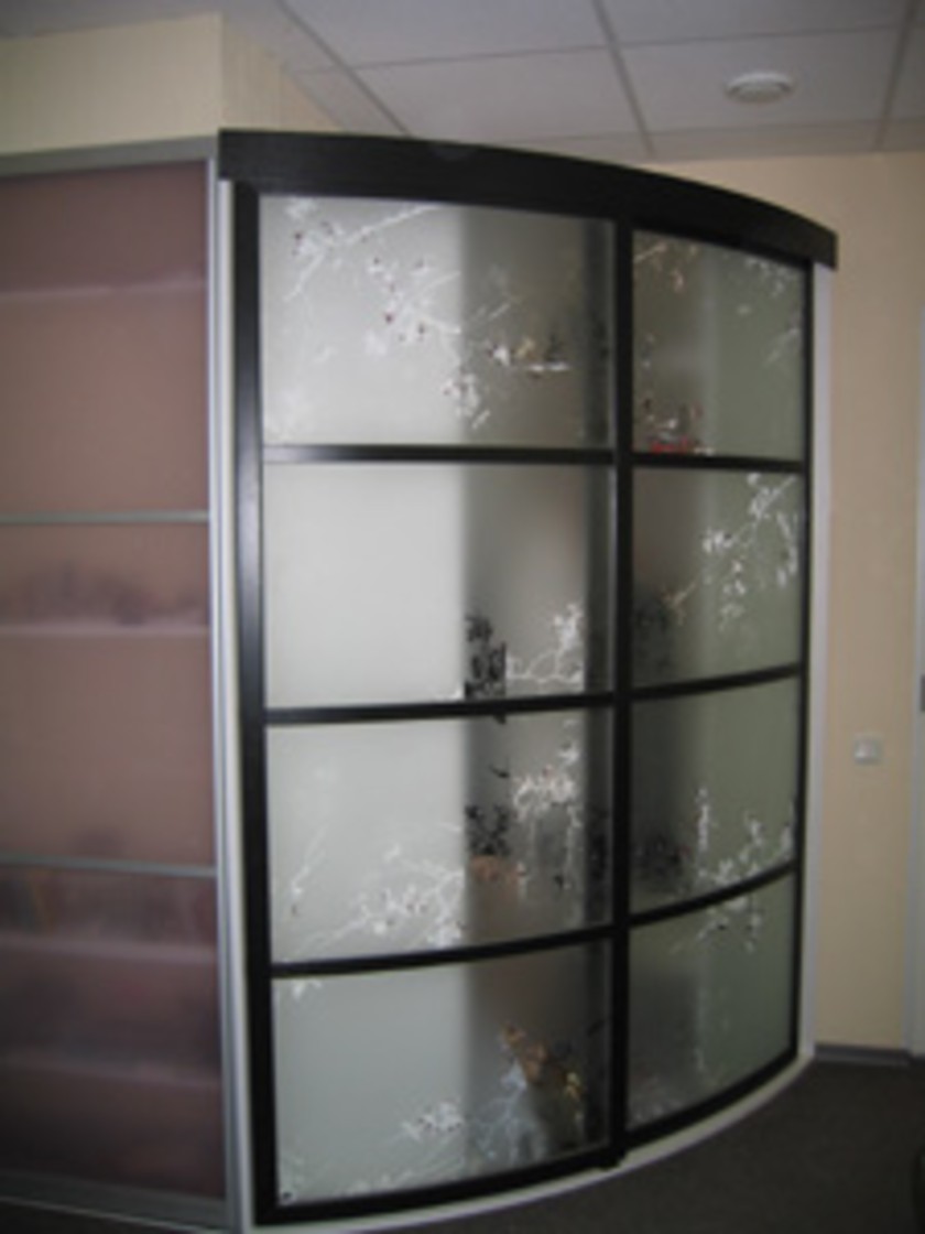 Шкаф купе радиусный с рисунком на стекле Кызылорда